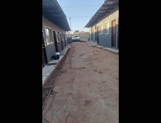 10 BEDROOM HOUSE FOR SALE IN DRIEZIEK